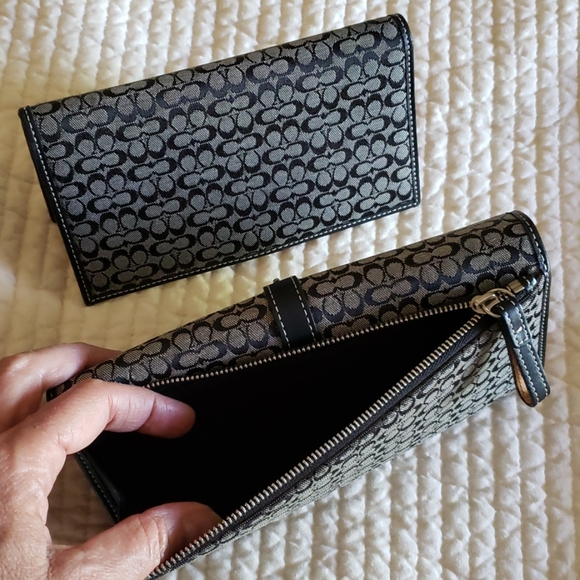 Authentic Coach Wallet & Checkbook - Picture 6 of 9